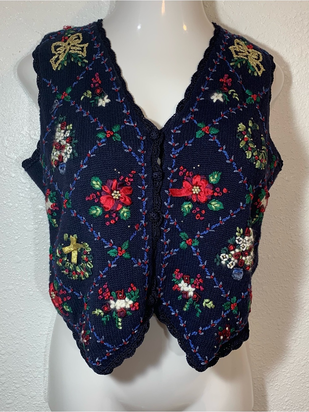 Vintage Erika Christmas Sweater Vest Womens Sz PM Embroidered Poinsettia Beaded